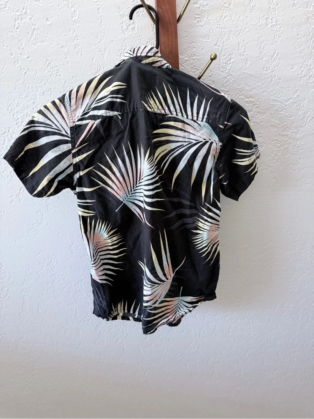 Quiksilver Black Short-Sleeve Tropical Button-Up Shirt with Pastel Leaf Print